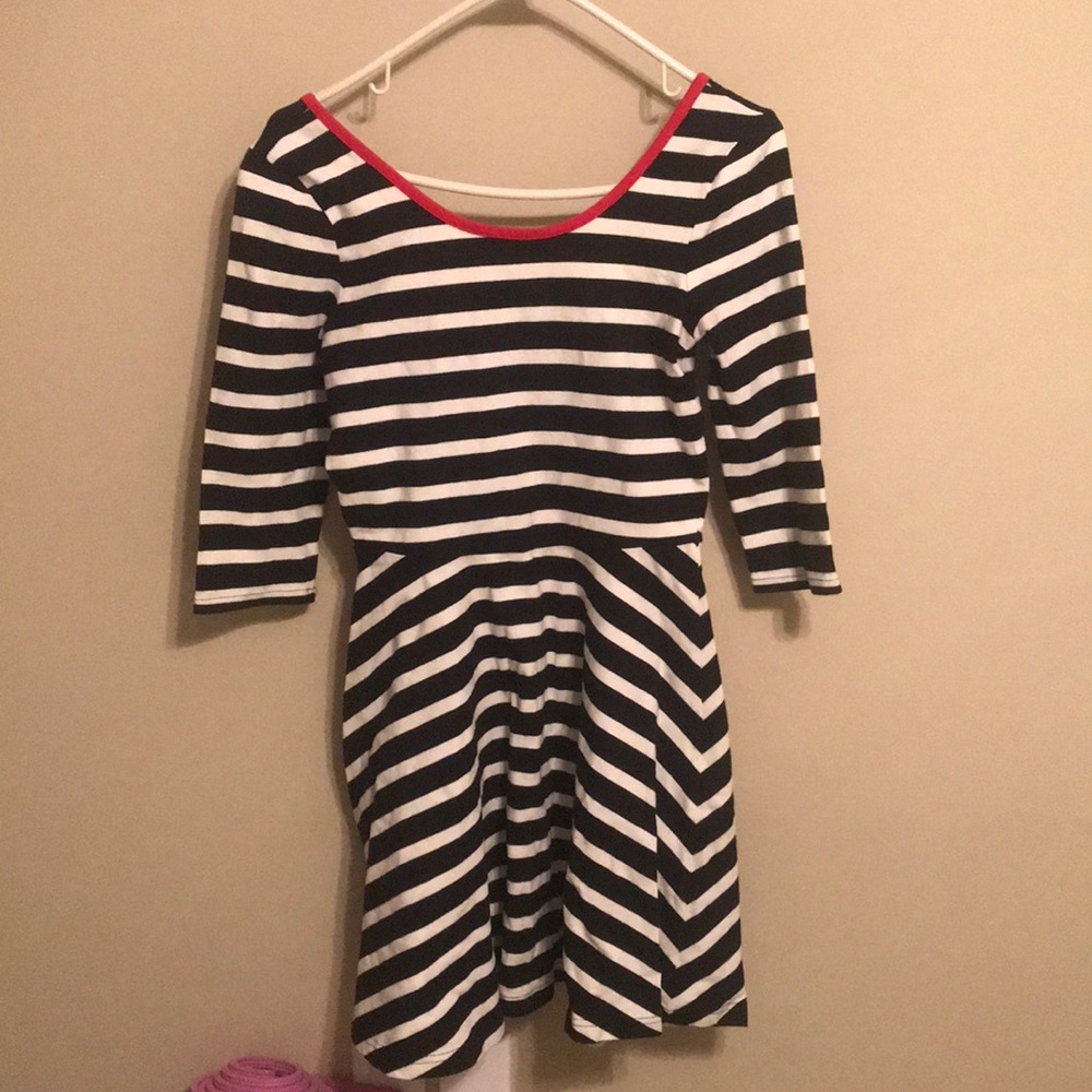 Quarter sleeve black and white stripes dress